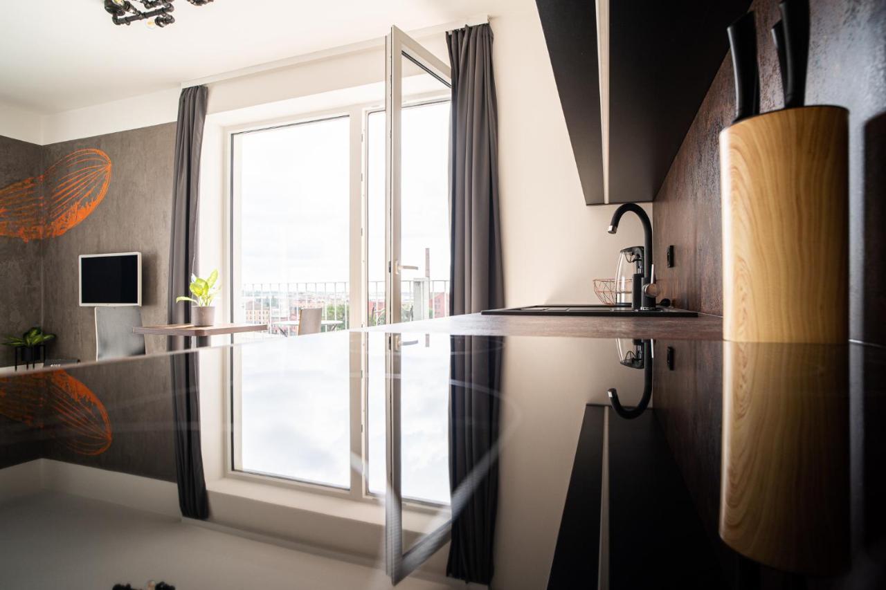 Zeppelin Studio With An Industrial View - Brno Apartment Exterior photo